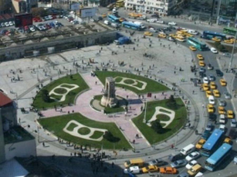 Taksim'e Cami Projesi İptal Edildi