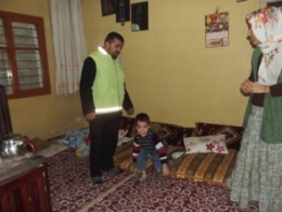 Mustazaflar Cemiyeti Tarsus'ta Muhtaçları Sevindirdi