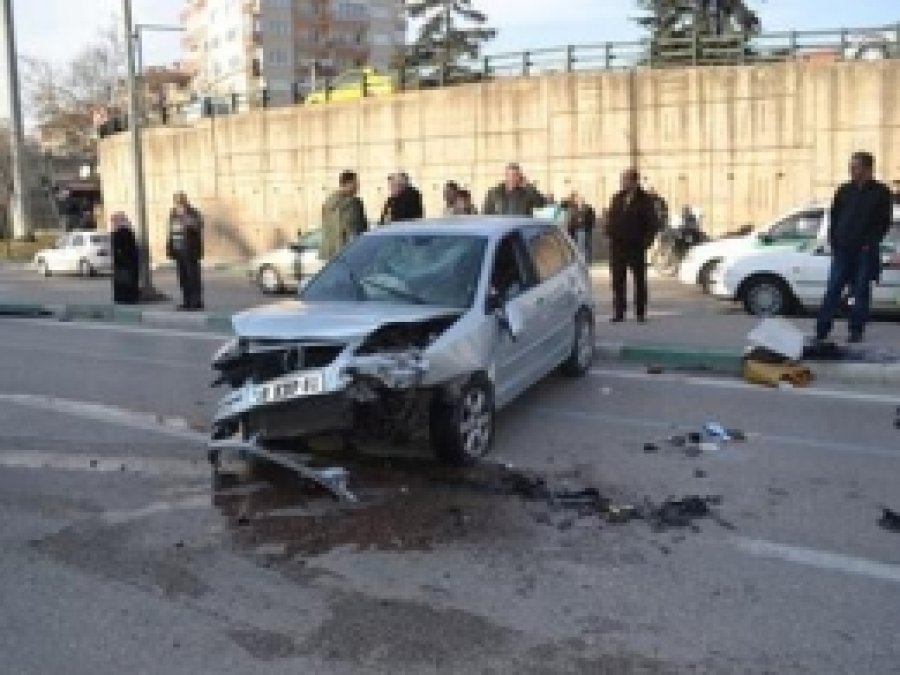 Bu Araçtan Burnu Bile Kanamadan Çıktı