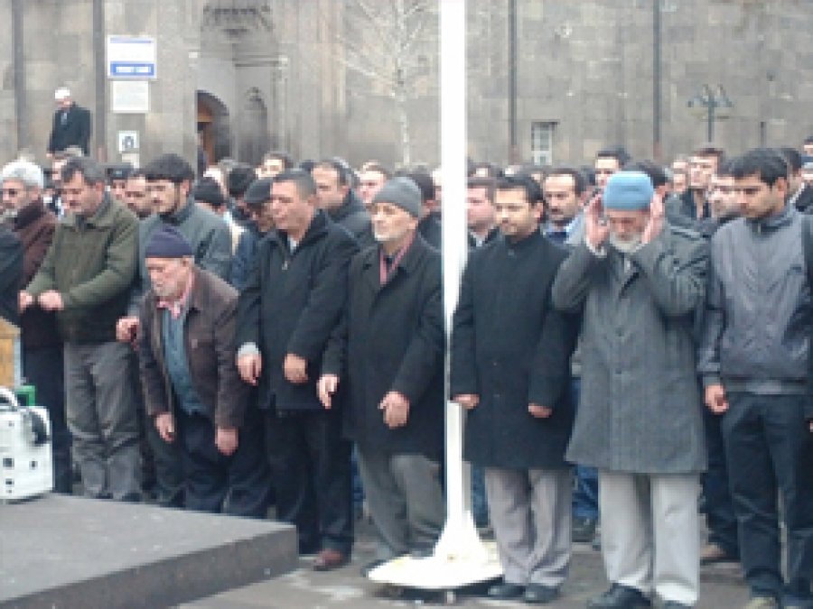 Kayseri'de Suriyeliler İçin Gıyabi Cenaze Namazı
