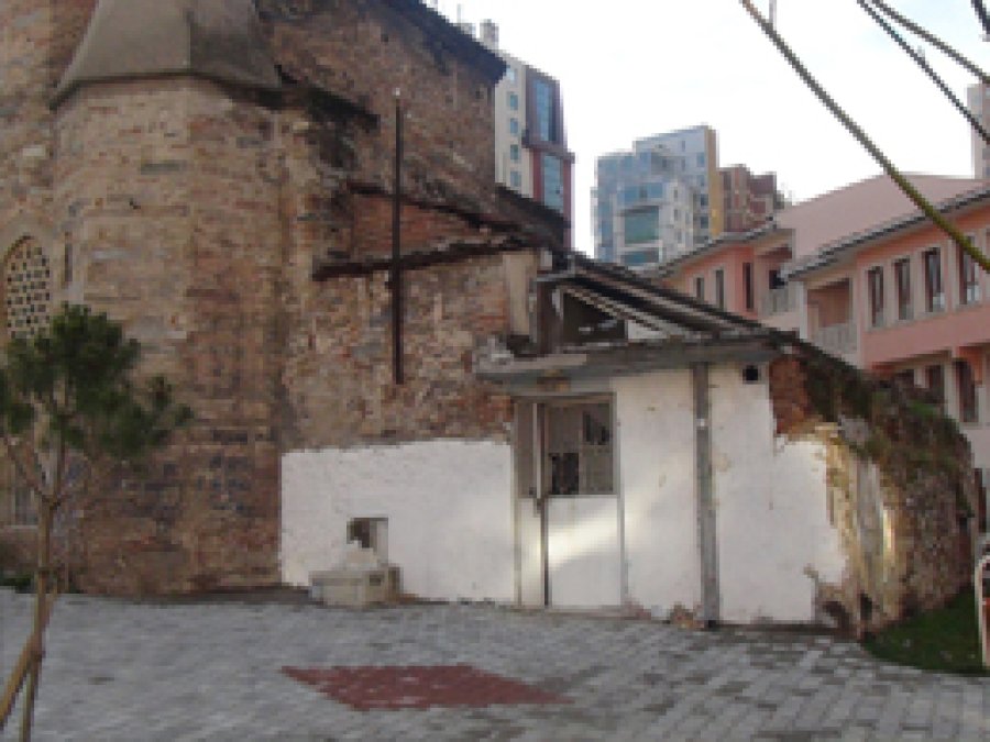Kefensüzen Camii Onarılmayı Bekliyor