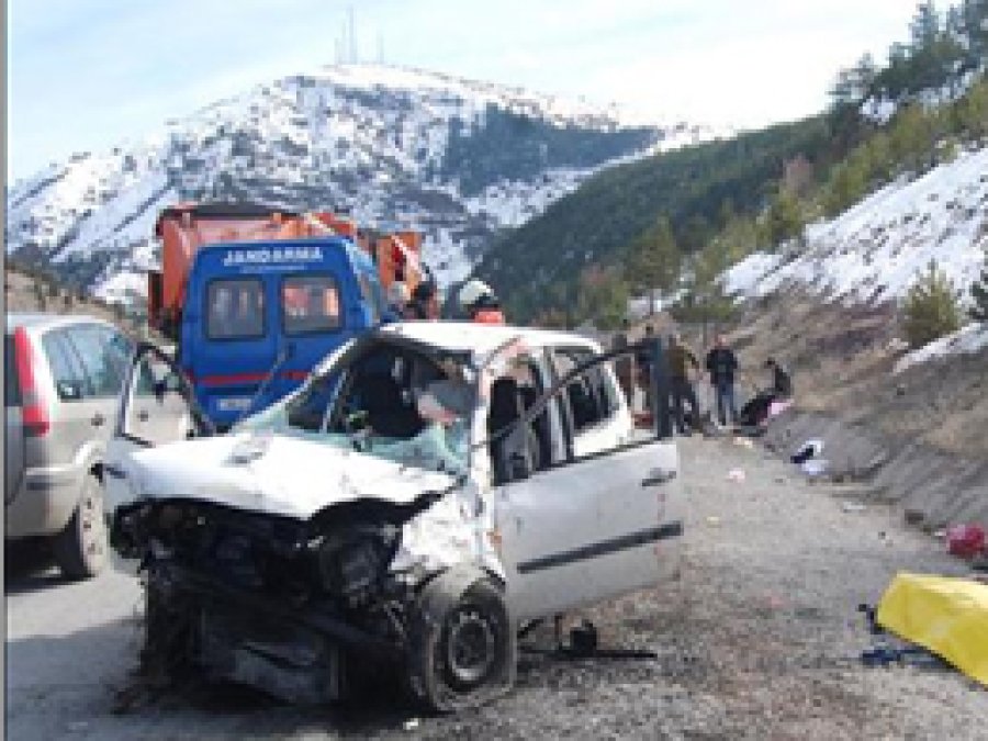 Trafik Kazasında Aynı Aile'den 3 Kişi Öldü
