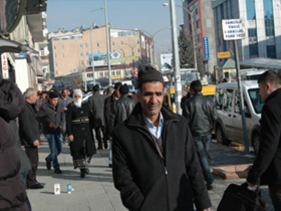 Van'da Bahardan Kalma Günler Yaşanıyor
