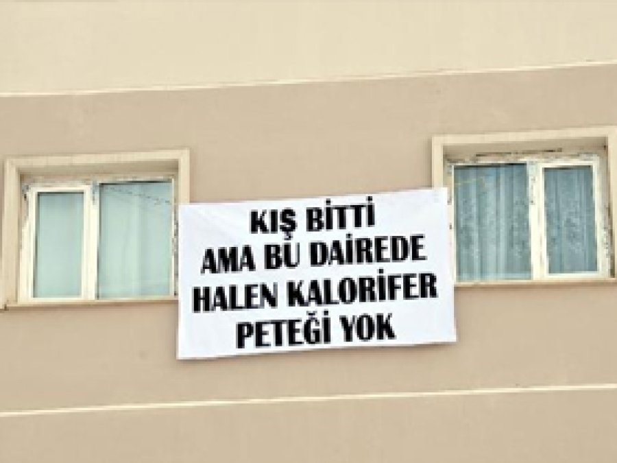 Son Çareyi Pankart Asmakta Buldu