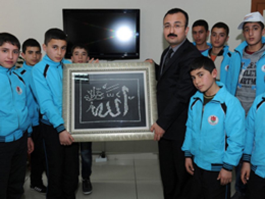 Vali Yardımcısına 'Allah' Lafızlı Tablo