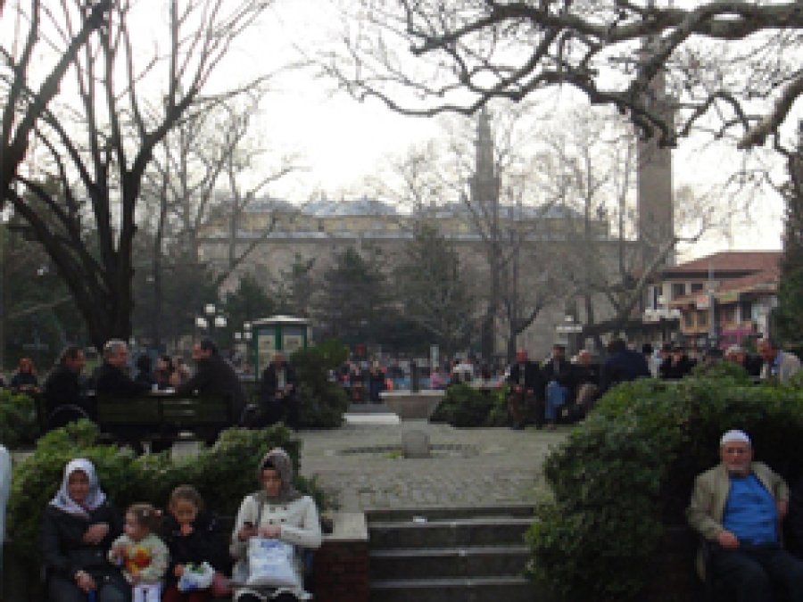 Güzel Hava Bursalıları Parklara Doldurdu