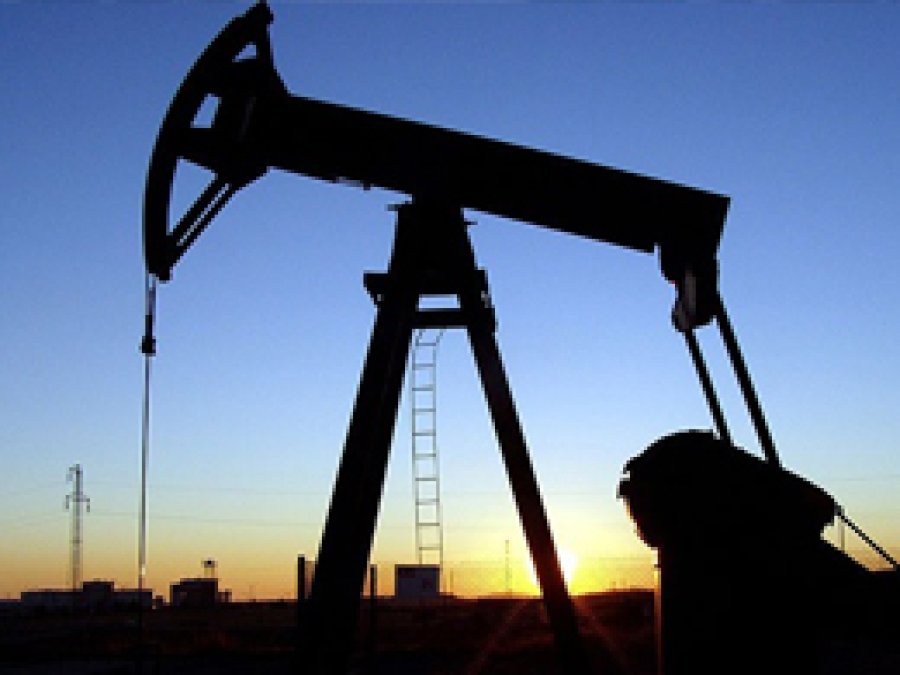 6 Kuyudan Petrol Çıkarılıyor