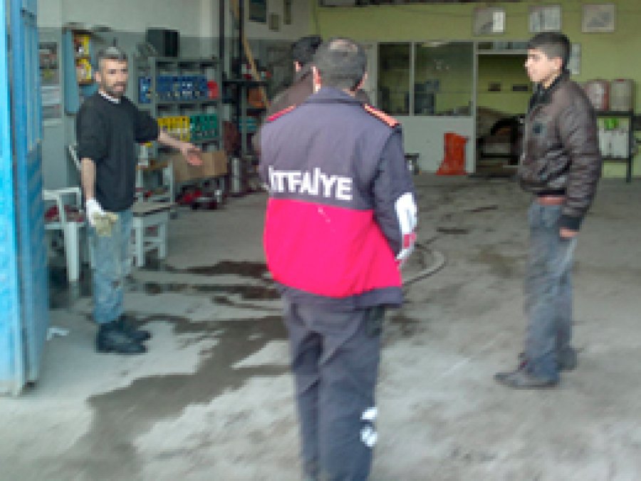 İşyerini Lağım Suyu Bastı