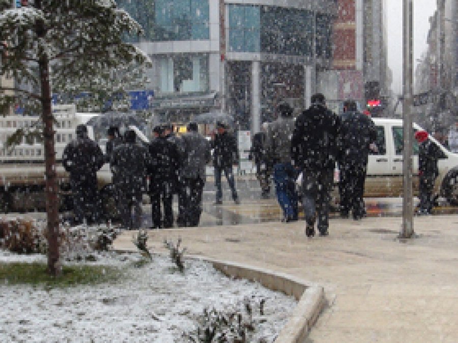 Kar yağışı Elazığ'ı Etkisi Altına Aldı