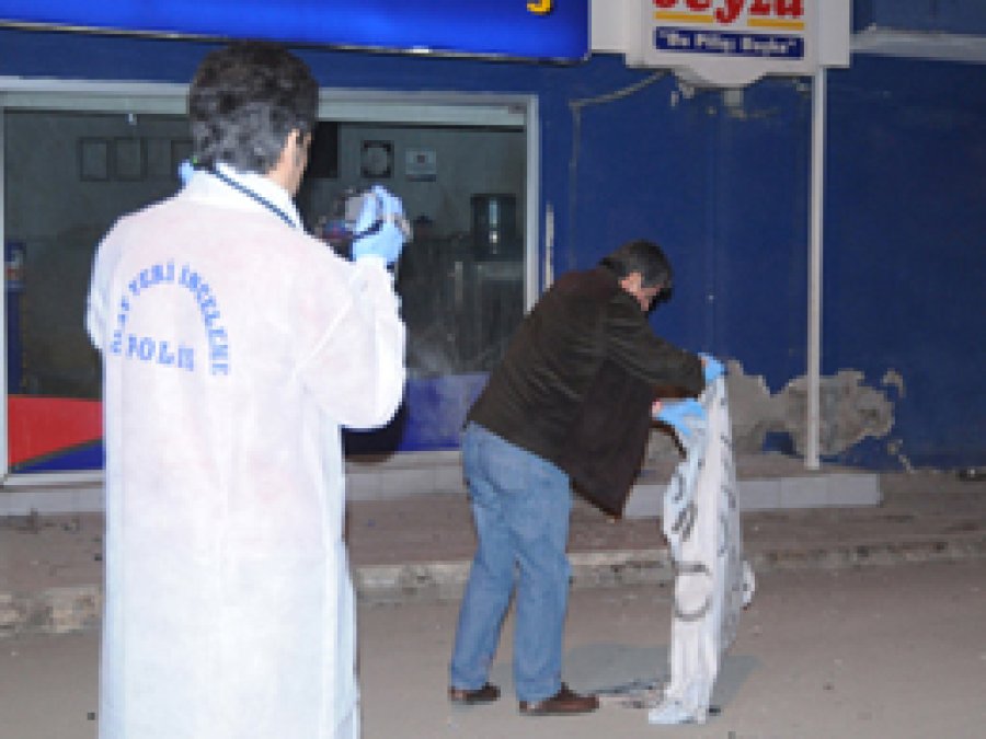 PKK-BDP Yandaşları Mütedeyyin Esnafa Saldırdı
