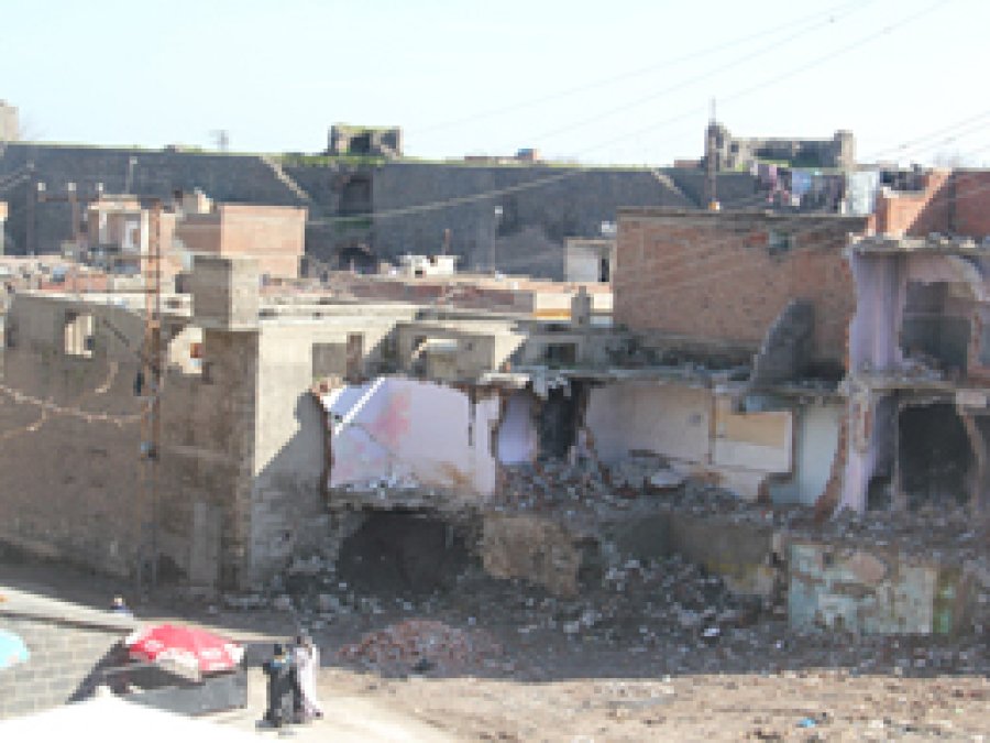 Diyarbakır Camilerinin Etrafından Çöpler Toplanmıyor