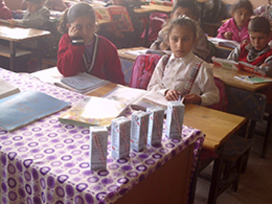 Bismil'de Öğrencilere Süt Dağıtımı