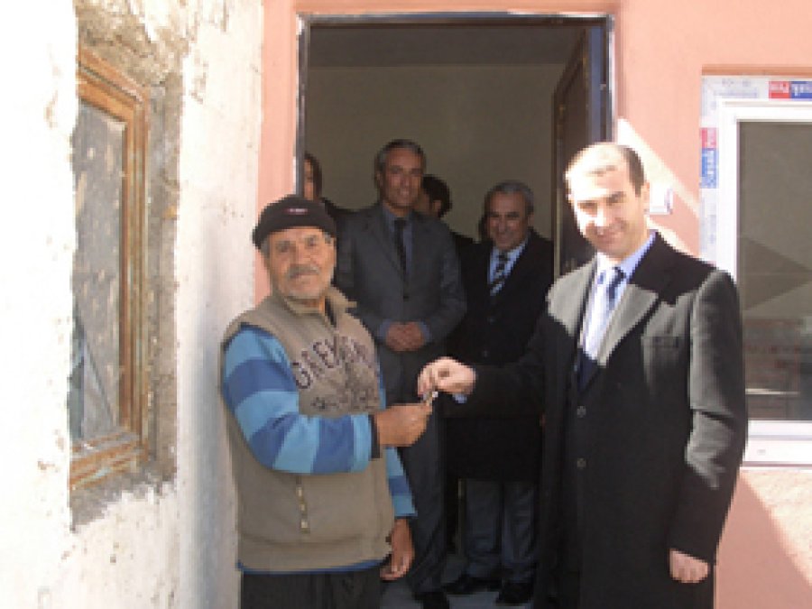Kaymakamlıktan Muhtaç Ailelere Yardım