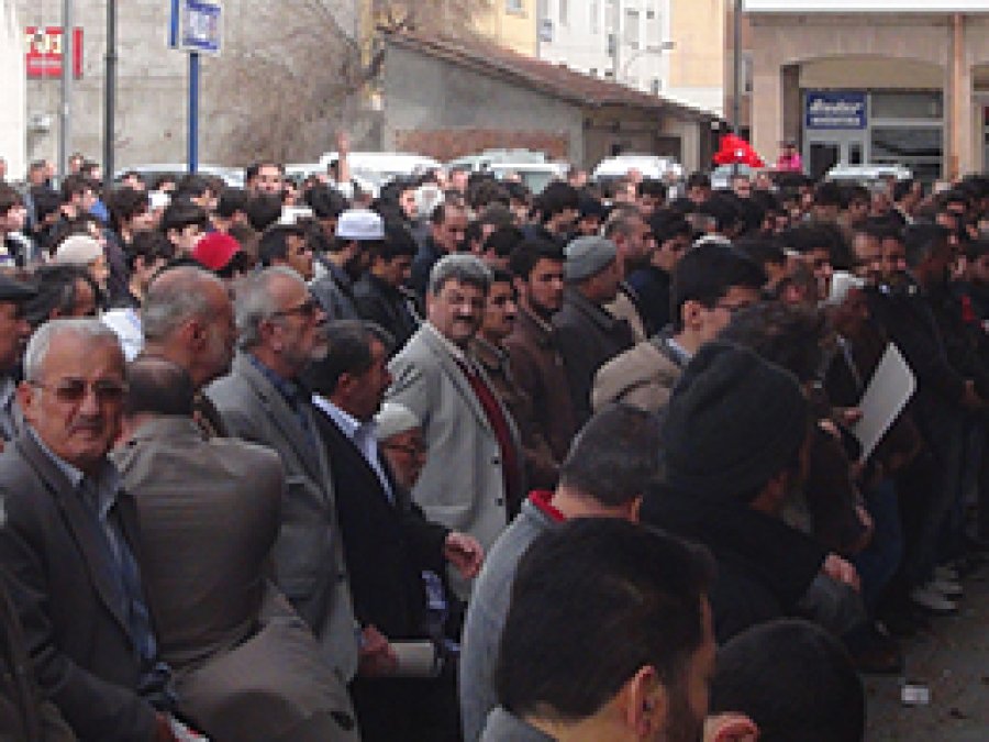 Suriyeliler İçin Gıyabi Cenaze Namazı Kılındı
