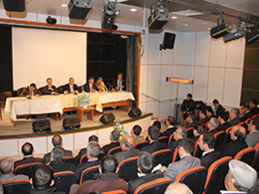 Bitlis Valisi STK ve Muhtarlarla Bir Araya Geldi