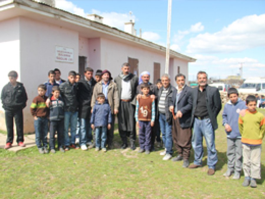 Orda Bir Köy Var, Sorunlarla Dolu
