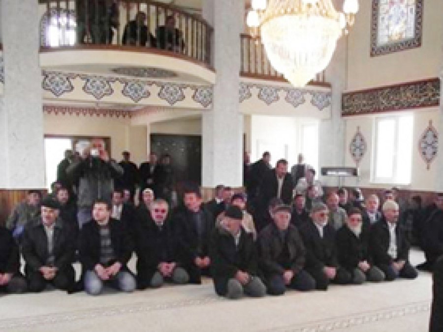 Sivas Gazi Osman Paşa'da İnşa Edilen Cami İbadete Açıldı
