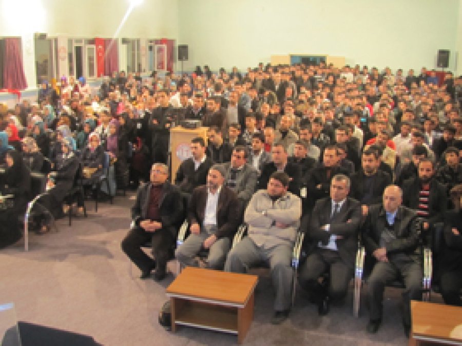 Muş'ta Öğrenciler Mustazaflar'ı Andı