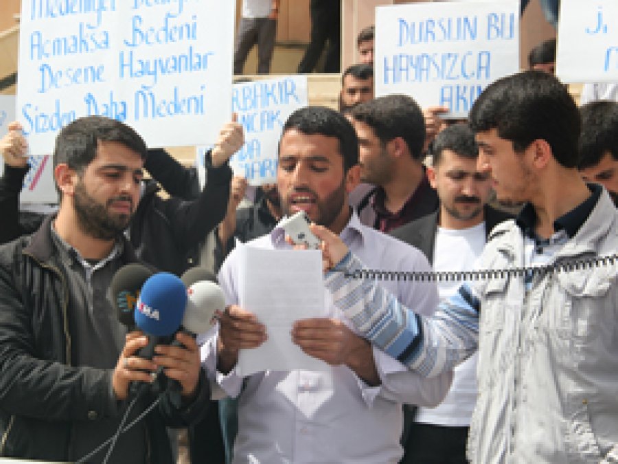 Müslüman Gençler Hayasızlığa Karşı Çıktı