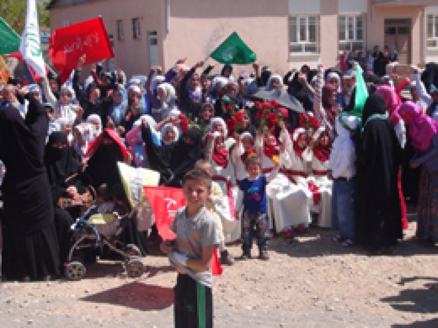 Hemzeyin Köyü'nde Kutlu Doğum Coşkusu