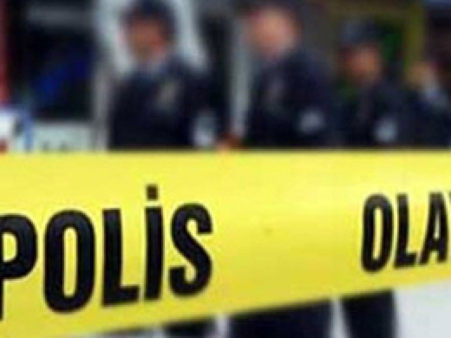 Arkadaşını Bıçakla Öldürdü