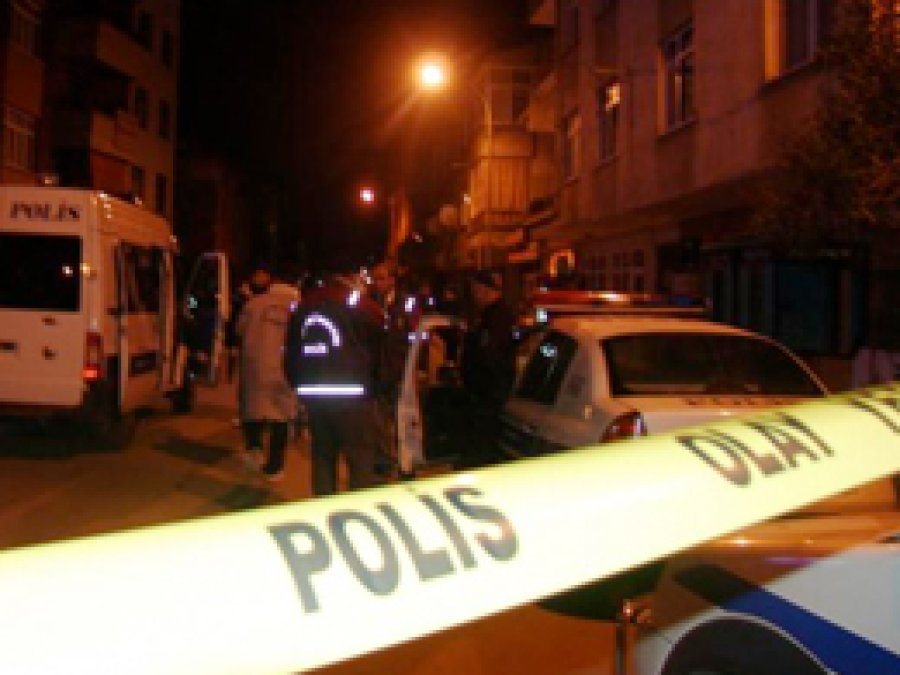 Hamile Karısını Bıçaklayarak Öldürdü