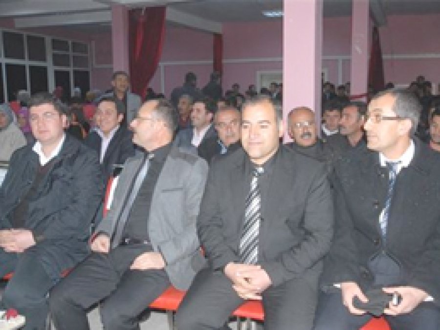 Öğrencilerden Duygulandıran Tiyatro Gösterisi