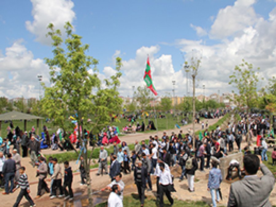 Amed'de Onbinler Kutlu Doğum'a Akıyor