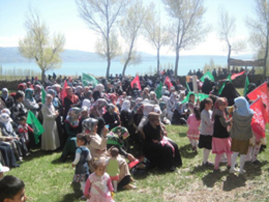 Van'ın Ünseli Beldesi'nde Kutlu Doğum Coşkusu