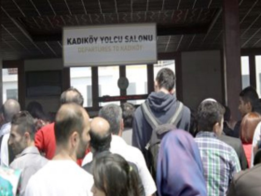  Boğaz'da Kaza; Vapur Seferleri İptal