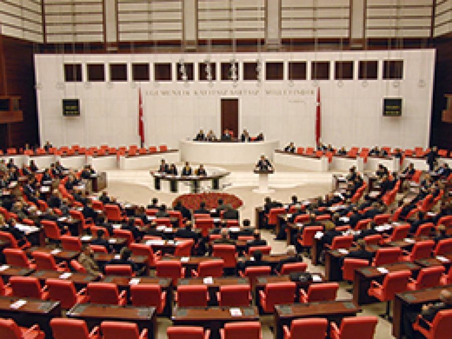 MHP, CHP ve BDP Tekliften İmzalarını Çekti