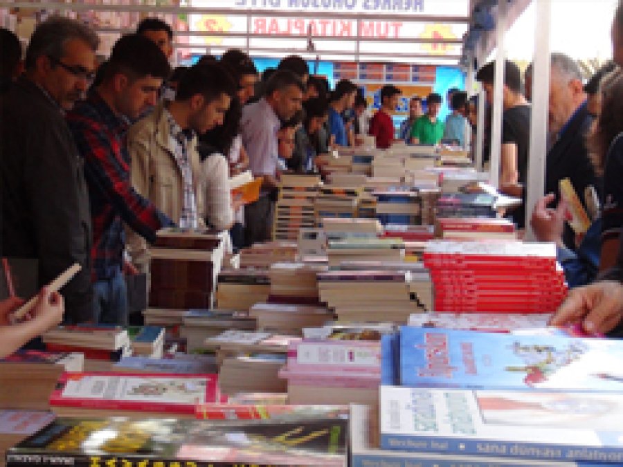 Elazığ'da Kitap Fuarı Açıldı