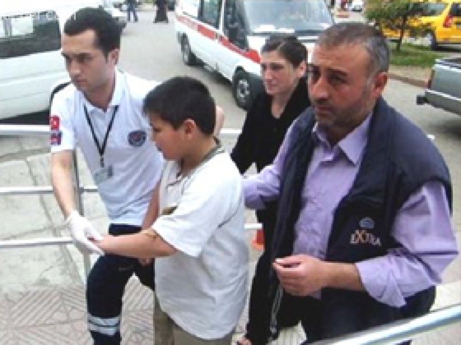 Koluna Sınıfın Kapı Kolu Saplandı