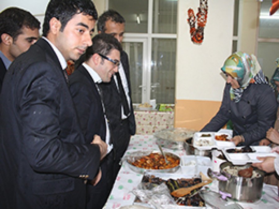 Nusaybin'de Muhtaç Öğrenciler Yararına Kermes