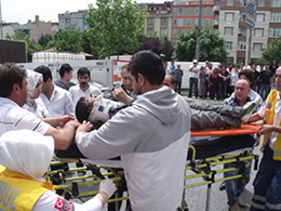 Aracın Çarptığı Genç Ağır Yaralandı