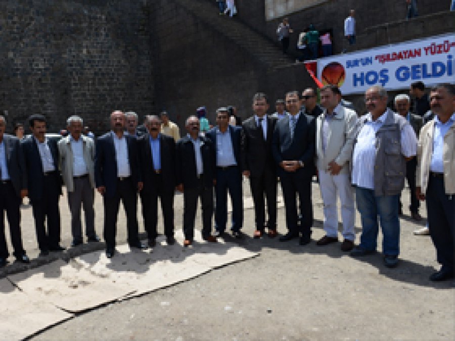 'Sur'un Işıldıyan Yüzü'