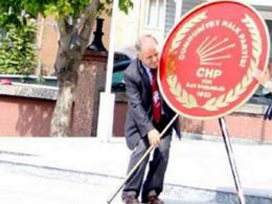 CHP’li Başkana 'Çelenk' Cezası