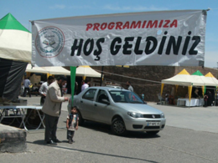 Nizip'te Fakir Öğrenciler Yararına Kermes
