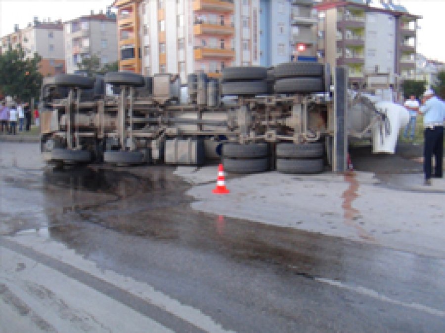 Elazığ'da Mikser Devrildi: 1 Yaralı