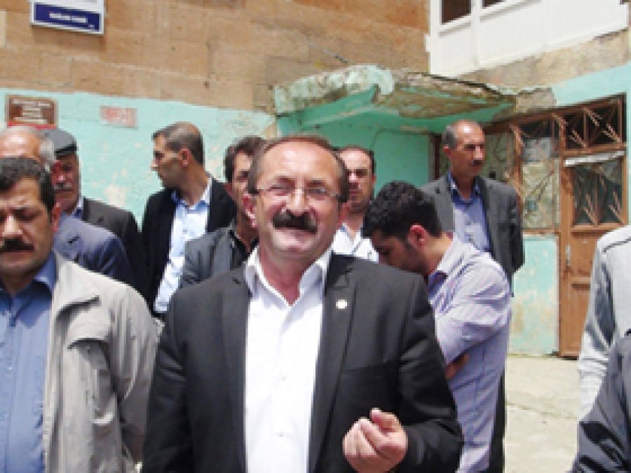 Mahalle Sakinlerinden Karayoluna Tepki