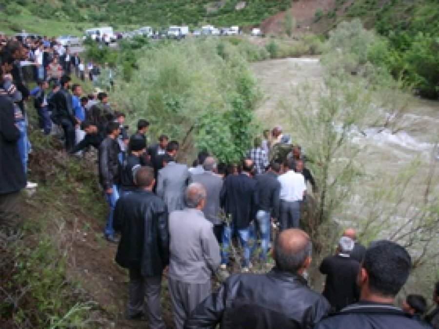 Beytüşşebap'ta Minibüs Çaya Uçtu: 5 Ölü