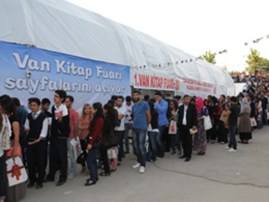 Yazarlar Fuarın Son Gününde Okurlarıyla Buluştu