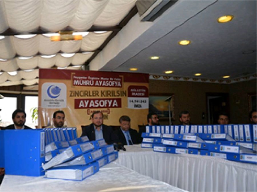 AGD, Ayasofya için 14 Milyon İmza Topladı