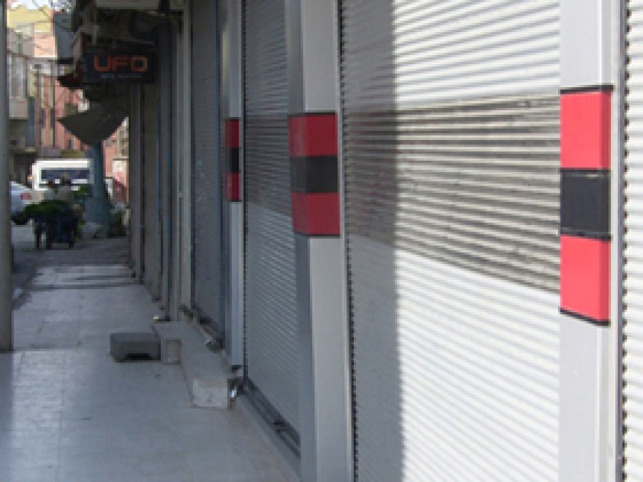 Cizre'de Esnafa Kepenk Kapattırıldı