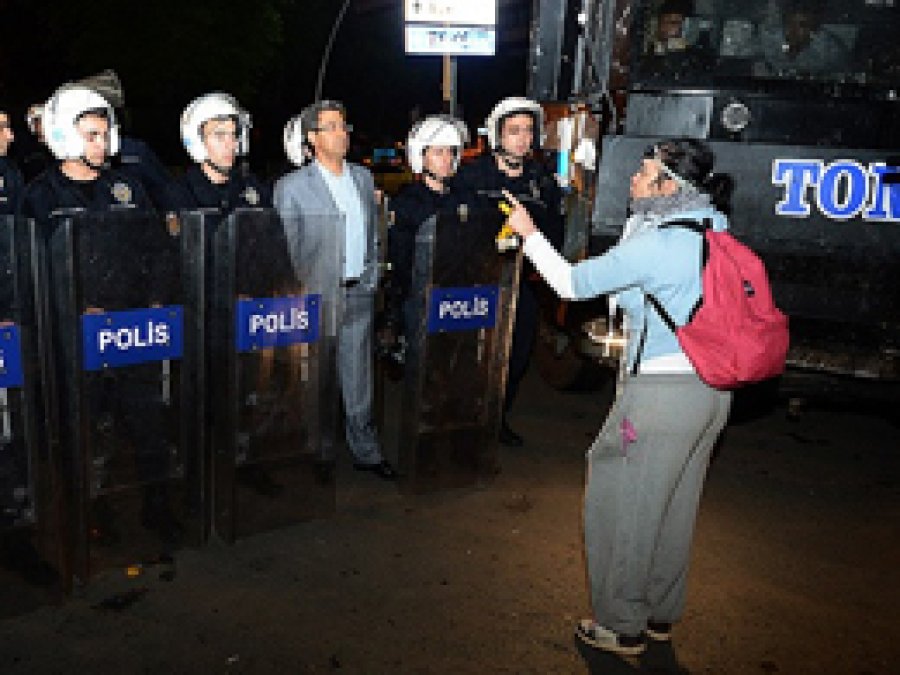 Polis Ankara'daki Göstericileri İkna Etti
