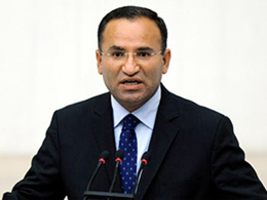 Bozdağ: Camiye Büyük Saygısızlık Yapıldı