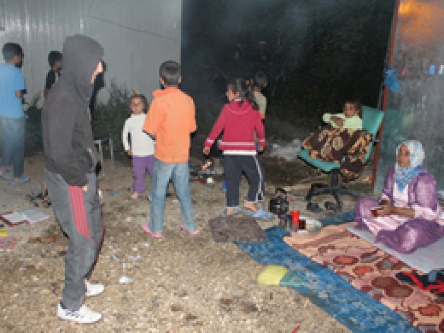 Konteynırlardaki Depremzedeler Sokakta Kaldı