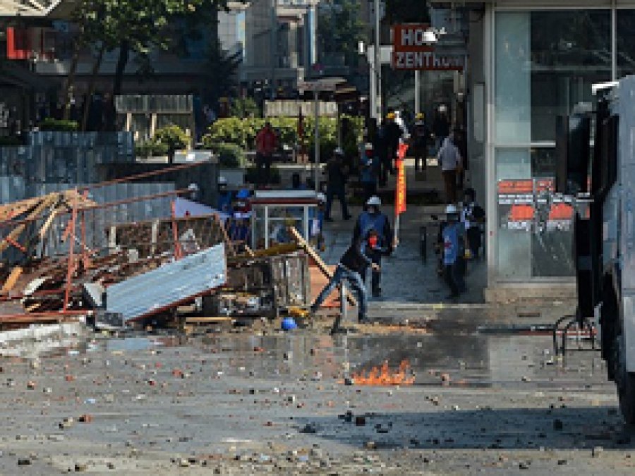 Gezi Parkı'nda 4 Tutuklama