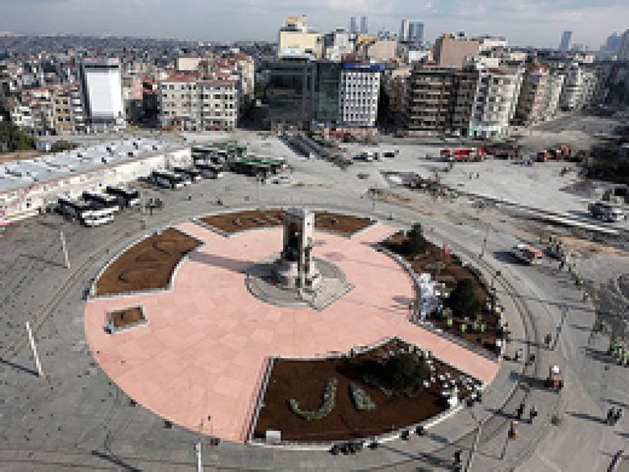 Taksim Meydanı ve Gezi Parkı Temizlendi
