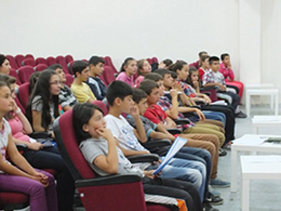 Çocuk Delege Olmak İçin Çalışıyorlar